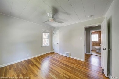 **Charming Royal Oak Bungalow - 3 Bed, 2 .5 Bath**
Welcome to on Red Run Golf Club in Michigan - for sale on GolfHomes.com, golf home, golf lot