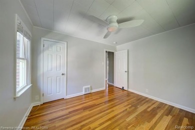 **Charming Royal Oak Bungalow - 3 Bed, 2 .5 Bath**
Welcome to on Red Run Golf Club in Michigan - for sale on GolfHomes.com, golf home, golf lot