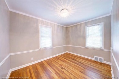 **Charming Royal Oak Bungalow - 3 Bed, 2 .5 Bath**
Welcome to on Red Run Golf Club in Michigan - for sale on GolfHomes.com, golf home, golf lot