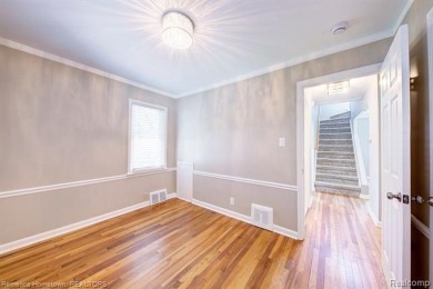 **Charming Royal Oak Bungalow - 3 Bed, 2 .5 Bath**
Welcome to on Red Run Golf Club in Michigan - for sale on GolfHomes.com, golf home, golf lot