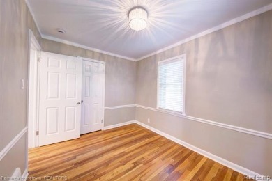 **Charming Royal Oak Bungalow - 3 Bed, 2 .5 Bath**
Welcome to on Red Run Golf Club in Michigan - for sale on GolfHomes.com, golf home, golf lot