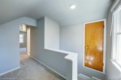 **Charming Royal Oak Bungalow - 3 Bed, 2 .5 Bath**
Welcome to on Red Run Golf Club in Michigan - for sale on GolfHomes.com, golf home, golf lot