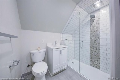**Charming Royal Oak Bungalow - 3 Bed, 2 .5 Bath**
Welcome to on Red Run Golf Club in Michigan - for sale on GolfHomes.com, golf home, golf lot