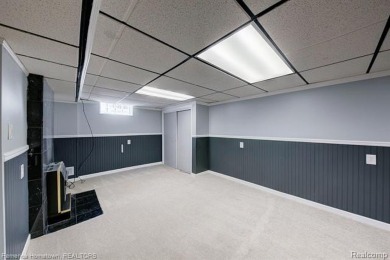 **Charming Royal Oak Bungalow - 3 Bed, 2 .5 Bath**
Welcome to on Red Run Golf Club in Michigan - for sale on GolfHomes.com, golf home, golf lot