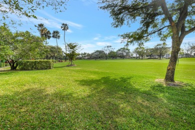 MOTIVATED SELLER WANTS AN OFFER! MOVE IN READY FIRST FLOOR on Gleneagles Golf and Country Club in Florida - for sale on GolfHomes.com, golf home, golf lot