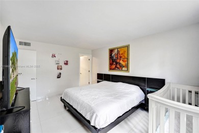 Spacious 2-bed, 2-bath condo in the heart of Inverrary! This on Inverrary Country Club in Florida - for sale on GolfHomes.com, golf home, golf lot