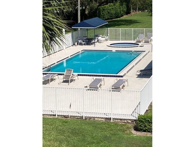 UPDATED 3RDFLOOR END UNIT WITH COURTYARD AND PARTIAL GOLF VIEWS on Bear Lakes Country Club in Florida - for sale on GolfHomes.com, golf home, golf lot