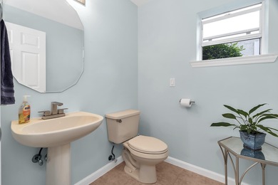 Beautifully cared for and move-in-ready!  This 4-brdroom, 3-bath on Bear Lakes Country Club in Florida - for sale on GolfHomes.com, golf home, golf lot