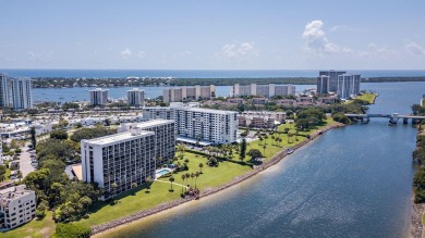 WATERFRONT LUXURY LIVING AT GOVERNOR'S POINTESpectacular on North Palm Beach Country Club in Florida - for sale on GolfHomes.com, golf home, golf lot