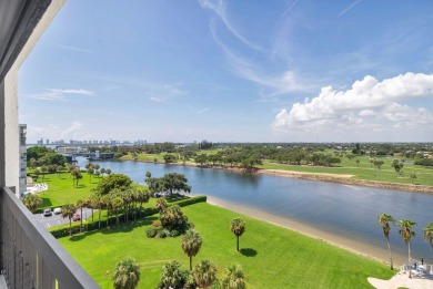 WATERFRONT LUXURY LIVING AT GOVERNOR'S POINTESpectacular on North Palm Beach Country Club in Florida - for sale on GolfHomes.com, golf home, golf lot