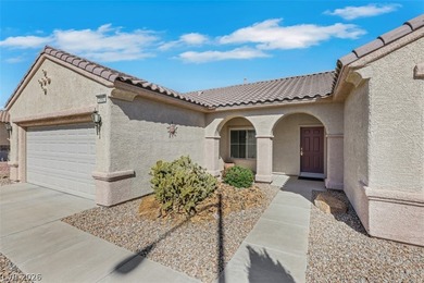 Popular Jefferson model, 2 bed, 2 bath, 2 car grg.  Den with on Revere Golf Club in Nevada - for sale on GolfHomes.com, golf home, golf lot