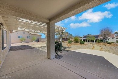 Popular Jefferson model, 2 bed, 2 bath, 2 car grg.  Den with on Revere Golf Club in Nevada - for sale on GolfHomes.com, golf home, golf lot