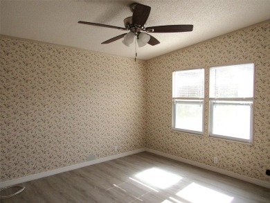 A must see 3/2 split floor plan home providing 1,568 sq ft of on Brookridge Country Club in Florida - for sale on GolfHomes.com, golf home, golf lot