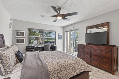 Price-to-sell corner condo in Fountains of Palm Beach! This on Fountains Golf and Country Club in Florida - for sale on GolfHomes.com, golf home, golf lot