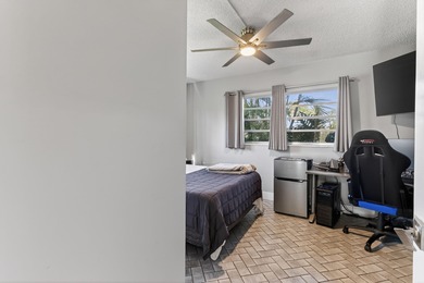 Price-to-sell corner condo in Fountains of Palm Beach! This on Fountains Golf and Country Club in Florida - for sale on GolfHomes.com, golf home, golf lot