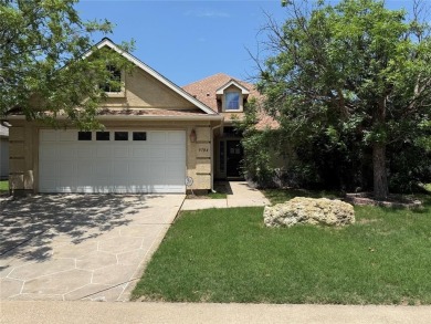 Lots of potential here with Great open floorplan, screened in on Wildhorse Golf Club of Robson Ranch in Texas - for sale on GolfHomes.com, golf home, golf lot