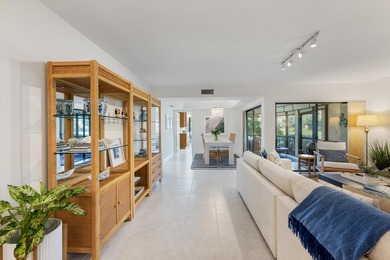 Don't miss out on this lovely 2 bedroom, 2 bath condo in the on Jonathans Landing Golf Club in Florida - for sale on GolfHomes.com, golf home, golf lot