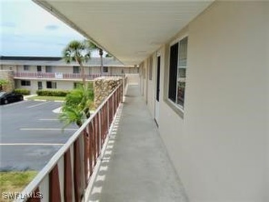 55+ Community. Lovely condo for sale: 2 bedrooms, 2 bathrooms on Lehigh Resort Club in Florida - for sale on GolfHomes.com, golf home, golf lot