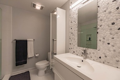 Fully renovated: modern kitchen with SS appliances and granite on Heritage Ridge Golf Club in Florida - for sale on GolfHomes.com, golf home, golf lot