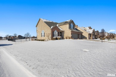 Welcome home to 4815 N. Weaverridge Boulevard! This 4-bedroom, 2 on WeaverRidge Golf Club in Illinois - for sale on GolfHomes.com, golf home, golf lot