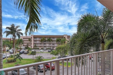 Bring your buyers to this very well maintained condo in Phase 4 on Sunrise Lakes Phase IV Golf Course in Florida - for sale on GolfHomes.com, golf home, golf lot