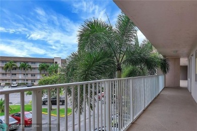 Bring your buyers to this very well maintained condo in Phase 4 on Sunrise Lakes Phase IV Golf Course in Florida - for sale on GolfHomes.com, golf home, golf lot