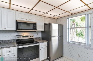 Bring your buyers to this very well maintained condo in Phase 4 on Sunrise Lakes Phase IV Golf Course in Florida - for sale on GolfHomes.com, golf home, golf lot