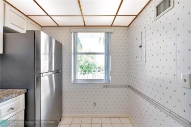 Bring your buyers to this very well maintained condo in Phase 4 on Sunrise Lakes Phase IV Golf Course in Florida - for sale on GolfHomes.com, golf home, golf lot