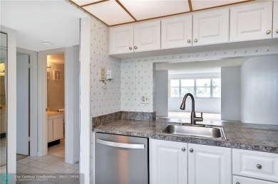Bring your buyers to this very well maintained condo in Phase 4 on Sunrise Lakes Phase IV Golf Course in Florida - for sale on GolfHomes.com, golf home, golf lot