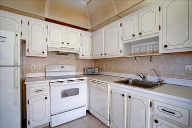 This charming and beautifully maintained 1-bedroom, 1.5-bathroom on Addison Reserve in Florida - for sale on GolfHomes.com, golf home, golf lot