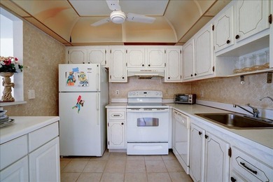 This charming and beautifully maintained 1-bedroom, 1.5-bathroom on Addison Reserve in Florida - for sale on GolfHomes.com, golf home, golf lot
