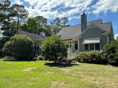 Come take a look at this beautiful home on Santee National Golf on Santee National Golf Course in South Carolina - for sale on GolfHomes.com, golf home, golf lot