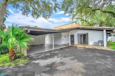 This stunning 2-bedroom, 2-bath villa in the desirable Emerald on The Club at Emerald Hills in Florida - for sale on GolfHomes.com, golf home, golf lot