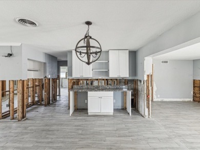 Wow, what a beautiful lot! Welcome to the vibrant Shore Acres on The Renaisssance Vinoy Golf Club in Florida - for sale on GolfHomes.com, golf home, golf lot