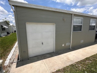 LOOK NO FURTHER!!  ESCAPE THE HUSTLE AND BUSTLE OF BIG CITY on Bluffs Golf Course in Florida - for sale on GolfHomes.com, golf home, golf lot