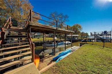 Waterfront home on Cedar Creek Lake.   Ready for a makeover to on Pinnacle Golf and Boat Club in Texas - for sale on GolfHomes.com, golf home, golf lot