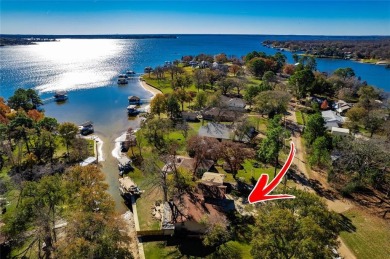 Waterfront home on Cedar Creek Lake.   Ready for a makeover to on Pinnacle Golf and Boat Club in Texas - for sale on GolfHomes.com, golf home, golf lot