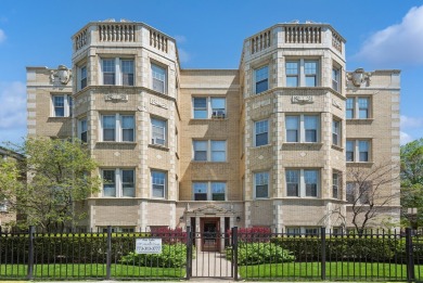 Charming, quiet and super Sunny Top-Floor Vintage Gem with Tree on Robert Black Golf Course in Illinois - for sale on GolfHomes.com, golf home, golf lot