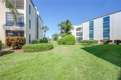 Sunny and sparkling clean 2 bedroom, 2 bath condo only 8 minutes on Lakewood Country Club in Florida - for sale on GolfHomes.com, golf home, golf lot