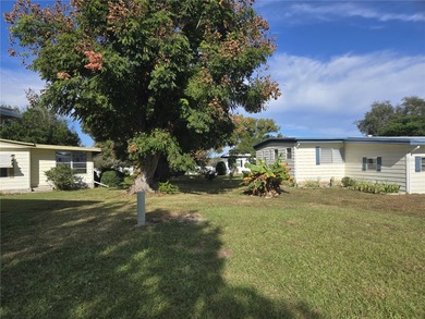 LAND OWNED 2-bedroom 2 bath manufactured home in Zellwood on Zellwood Station Country Club in Florida - for sale on GolfHomes.com, golf home, golf lot