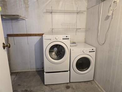 LAND OWNED 2-bedroom 2 bath manufactured home in Zellwood on Zellwood Station Country Club in Florida - for sale on GolfHomes.com, golf home, golf lot