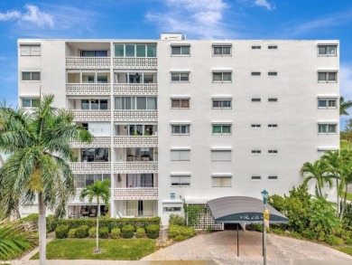 Experience the best of downtown Lake Worth Beach in this on Lake Worth Municipal Golf Course in Florida - for sale on GolfHomes.com, golf home, golf lot
