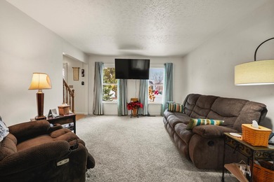 Did someone say fore?! This 5 bd, 3.5 ba sits pretty on its lot on Hoosier Links Golf Club in Indiana - for sale on GolfHomes.com, golf home, golf lot