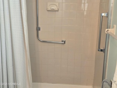 Hawthorne model....NEWER GAS HEAT AND CENTRAL AIR...Thermal on Lions Head Country Club in New Jersey - for sale on GolfHomes.com, golf home, golf lot