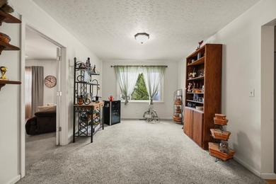 Did someone say fore?! This 5 bd, 3.5 ba sits pretty on its lot on Hoosier Links Golf Club in Indiana - for sale on GolfHomes.com, golf home, golf lot