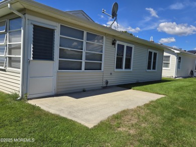 Hawthorne model....NEWER GAS HEAT AND CENTRAL AIR...Thermal on Lions Head Country Club in New Jersey - for sale on GolfHomes.com, golf home, golf lot