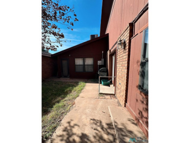 This home offers an ideal size and location for those who on Chaparral Country Club in New Mexico - for sale on GolfHomes.com, golf home, golf lot