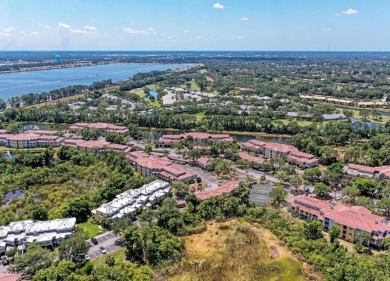 LOCATION, LOCATION, LOCATION! Welcome to Las Palmas of Sarasota on The Meadows Golf and Country Club in Florida - for sale on GolfHomes.com, golf home, golf lot