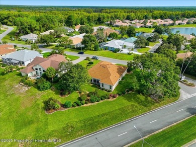 Located in Glen Lakes, this 1998 Addison Osprey home has been on Glen Lakes Country Club in Florida - for sale on GolfHomes.com, golf home, golf lot