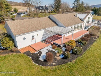 Beautiful 3 bedroom, 4 bath home situated in quiet dead end on Frosty Valley Country Club in Pennsylvania - for sale on GolfHomes.com, golf home, golf lot